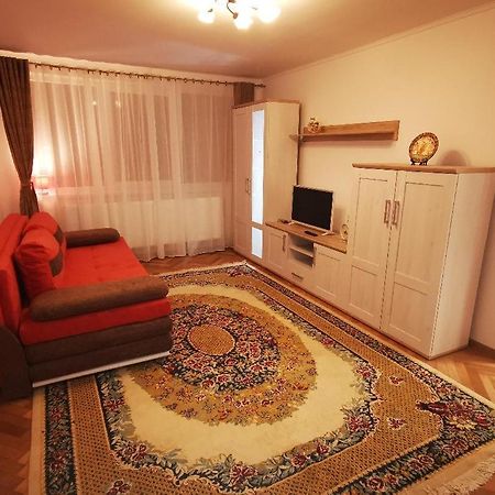 Bee Studio Apartment Iernut Bagian luar foto
