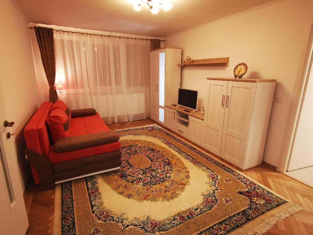 Bee Studio Apartment Iernut Bagian luar foto