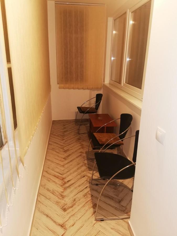 Bee Studio Apartment Iernut Bagian luar foto