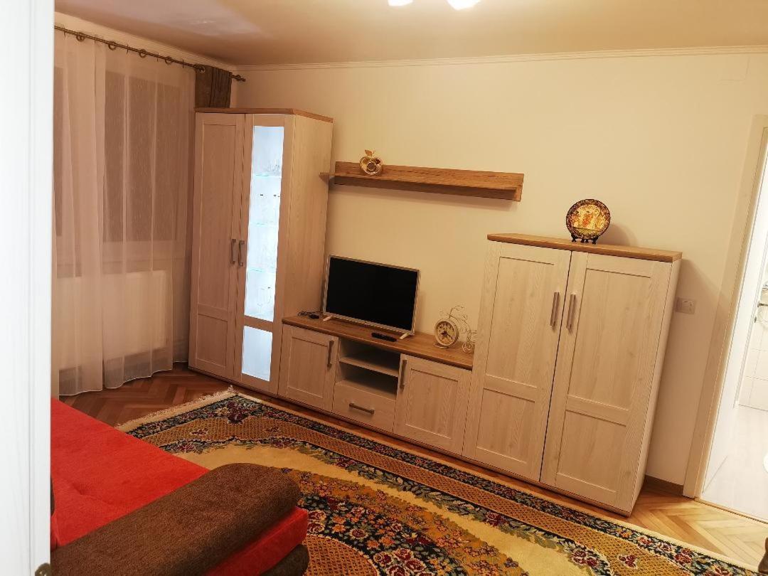 Bee Studio Apartment Iernut Bagian luar foto