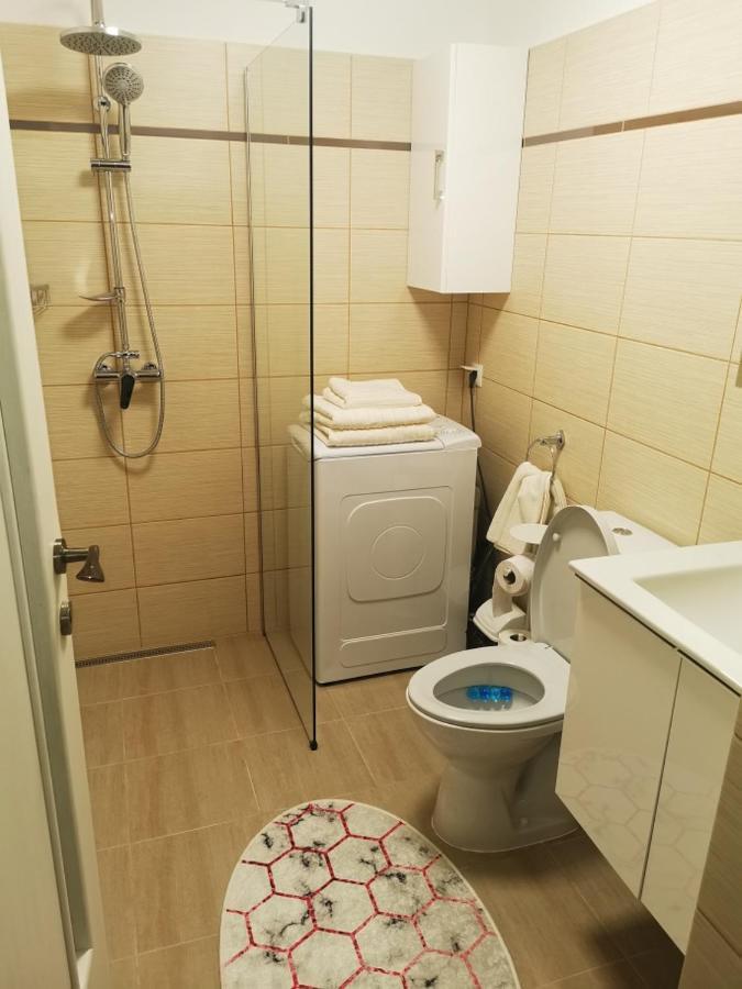 Bee Studio Apartment Iernut Bagian luar foto